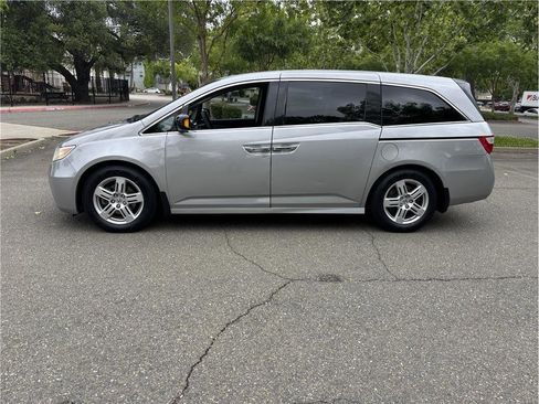 Used 2011 Honda Odyssey Touring Elite image 4