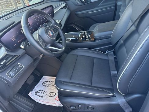 Used 2025 Buick Enclave Preferred AWD/4WD image 12