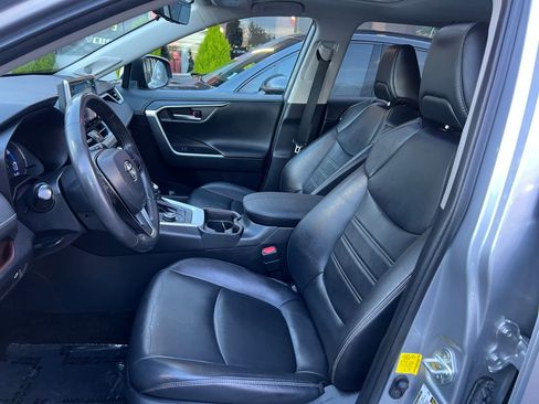 Used 2020 Toyota RAV4 Limited image 26