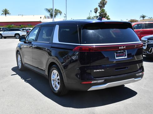 Used 2024 Kia Carnival LX FWD image 6