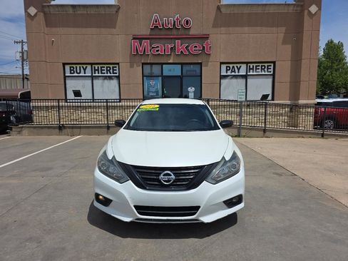 Used 2016 Nissan Maxima Platinum FWD image 2