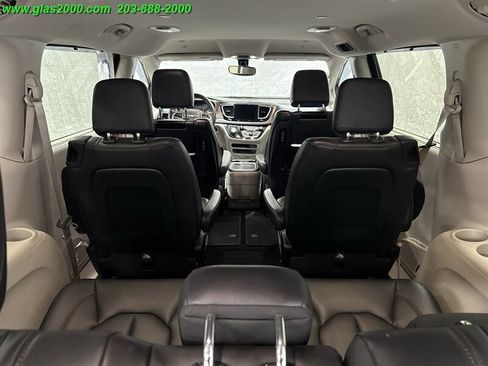 Used 2018 Chrysler Pacifica Touring-L Plus image 16