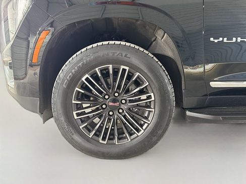 Used 2025 GMC Yukon Elevation w/ LPO, Elevation Black Package AWD/4WD image 36