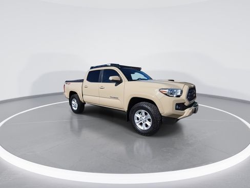 Used 2018 Toyota Tacoma TRD Sport w/ Technology Package AWD/4WD image 2