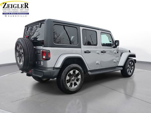 Used 2018 Jeep Wrangler Unlimited Sahara image 5