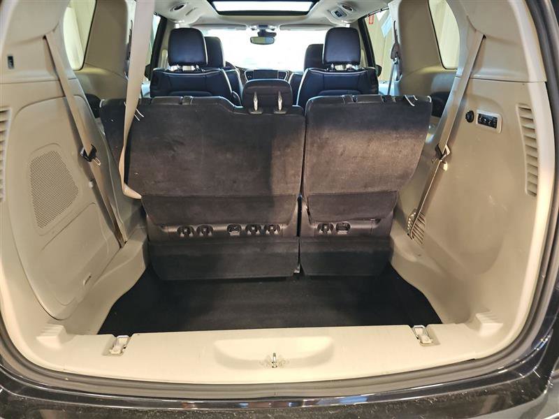 Used 2022 Chrysler Pacifica Limited FWD image 11