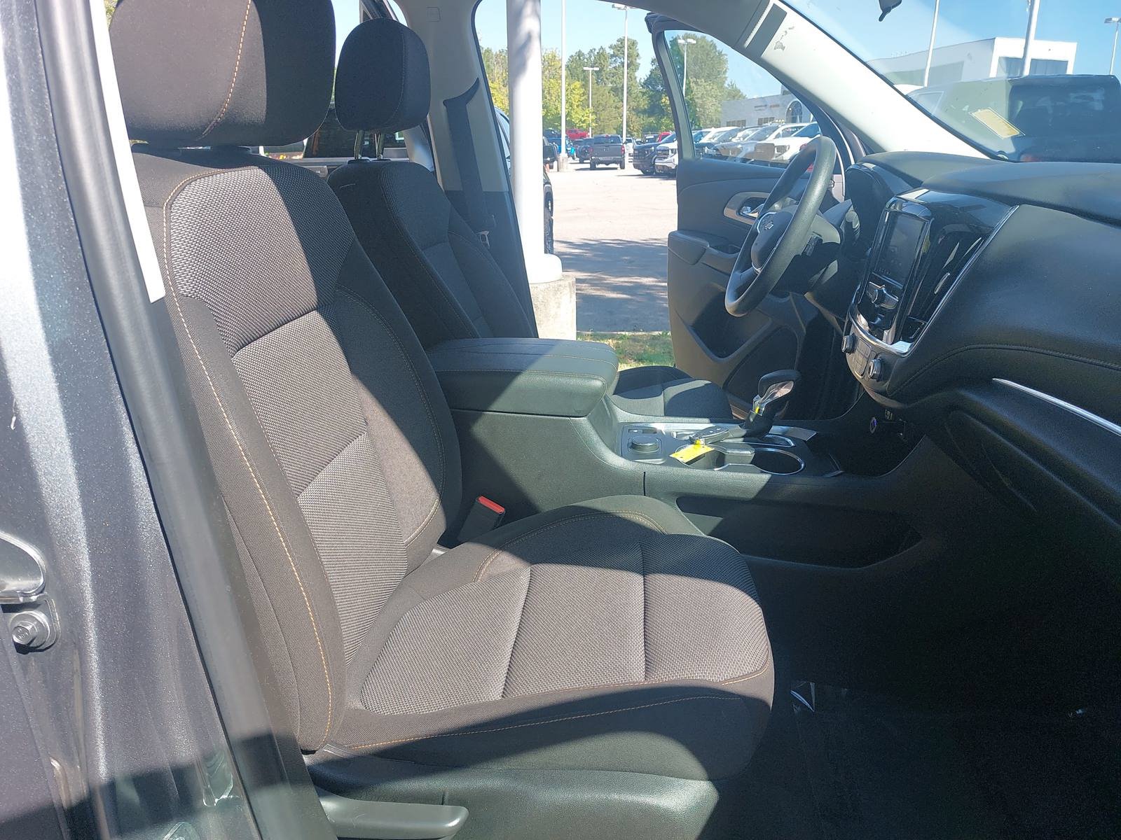 Used 2021 Chevrolet Traverse LS FWD image 10