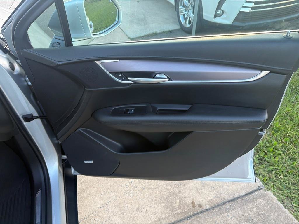 Used 2017 Cadillac XT5 Premium Luxury w/ LPO, Wheel Lock Package FWD image 30