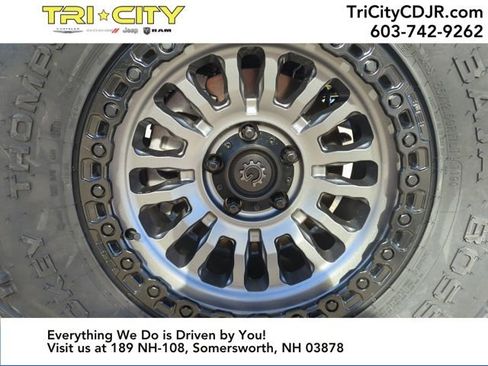 New 2025 Jeep Gladiator Sport image 40