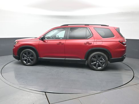 Certified 2023 Honda Pilot Sport image 3