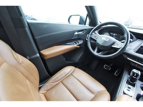 Used 2022 Cadillac XT4 Sport w/ Comfort Package FWD image 8