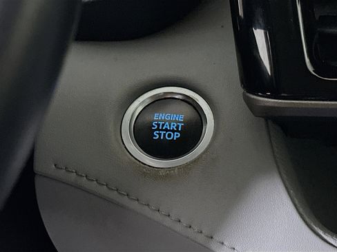 Used 2020 Toyota Highlander XLE image 19