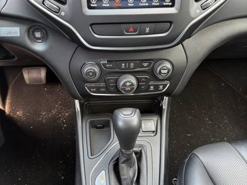Used 2022 Jeep Cherokee Latitude Lux FWD image 9