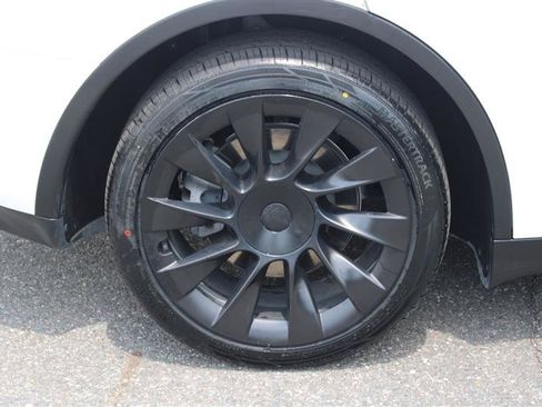 Used 2023 Tesla Model Y Long Range AWD/4WD image 8