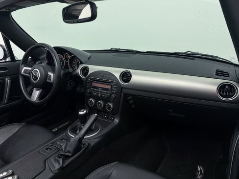 Used 2011 MAZDA MX-5 Miata Grand Touring w/ Premium Pkg image 17