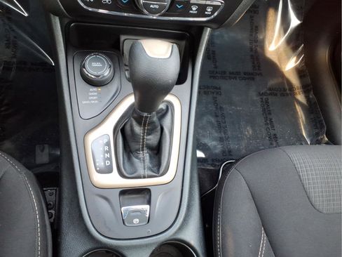 Used 2016 Jeep Cherokee Latitude w/ Comfort/Convenience Group image 15