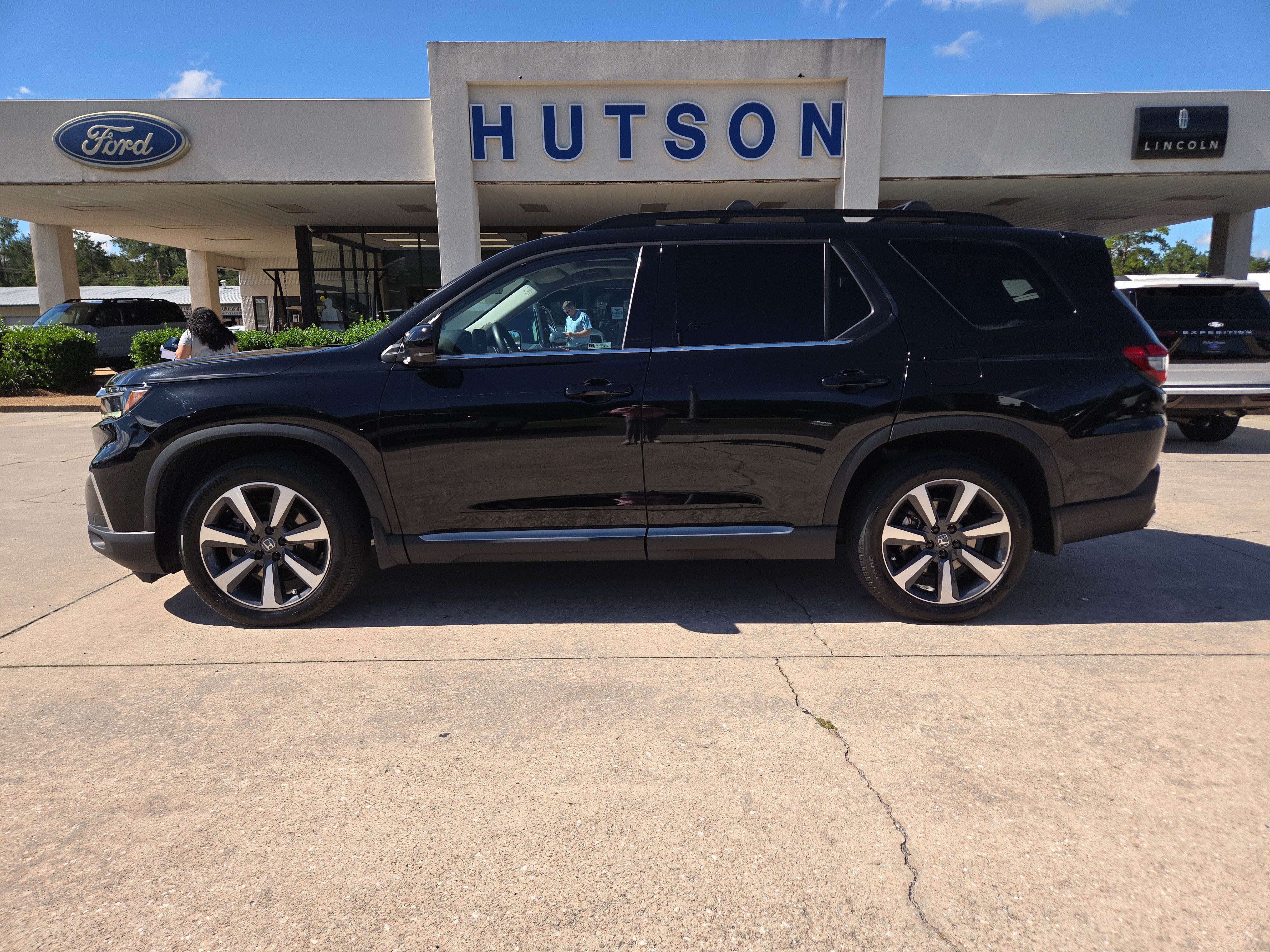 Used 2023 Honda Pilot Elite image 1