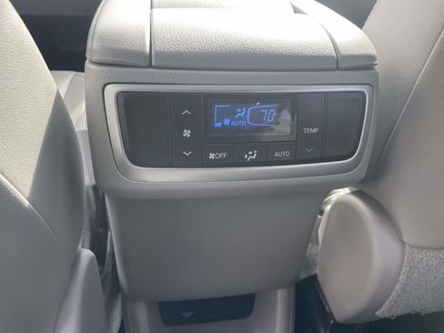 Used 2018 Toyota Highlander XLE AWD/4WD image 15