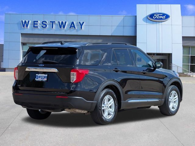 Used 2024 Ford Explorer XLT RWD image 3