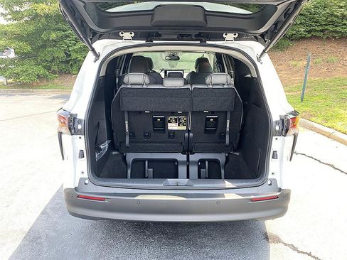 Certified 2026 Toyota Sienna XLE FWD image 27
