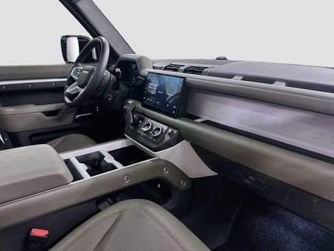 Used 2025 Land Rover Defender 110 X-Dynamic SE AWD/4WD image 30