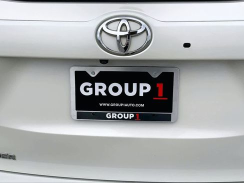 Used 2019 Toyota Highlander XLE FWD image 10