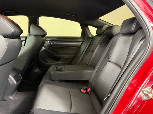 Used 2018 Honda Accord Sport image 18