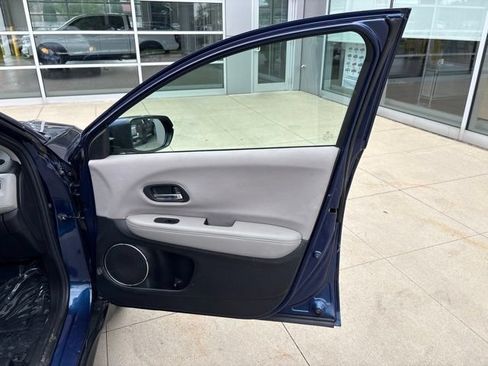 Used 2017 Honda HR-V EX image 32