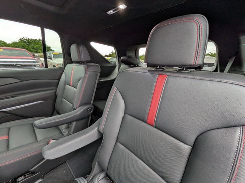 Used 2025 Chevrolet Traverse RS AWD/4WD image 20