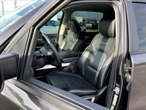 Used 2022 RAM 1500 Laramie AWD/4WD image 17