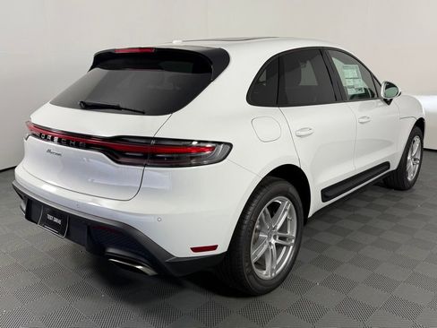 Certified 2025 Porsche Macan 2.0T image 7