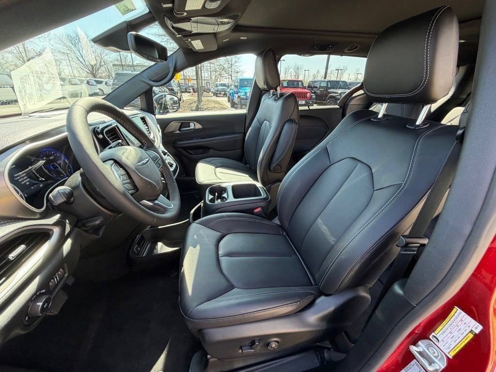 New 2026 Chrysler Pacifica Select FWD image 16