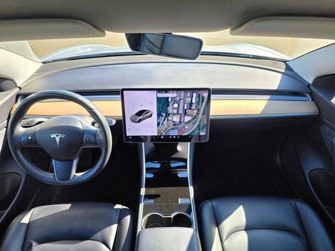 Used 2018 Tesla Model 3 Long Range image 10