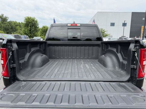 Used 2025 RAM 1500 Laramie w/ Sport Appearance Package AWD/4WD image 9