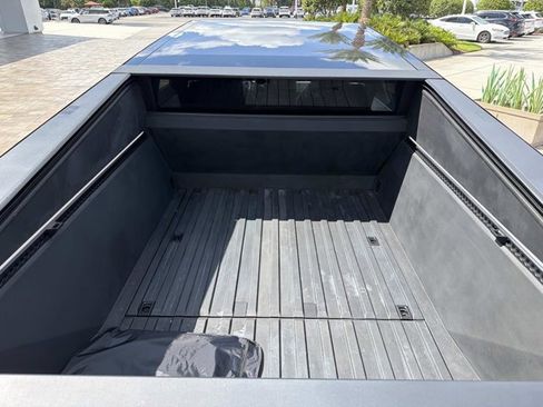 Used 2024 Tesla Cybertruck Cyberbeast AWD/4WD image 4