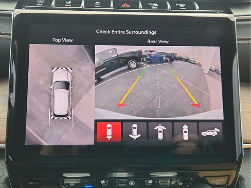 Used 2025 Jeep Grand Cherokee Summit AWD/4WD image 15