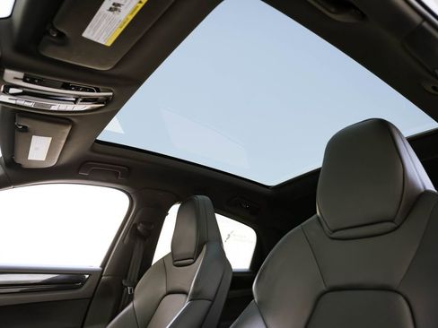 Used 2021 Porsche Cayenne Coupe image 19