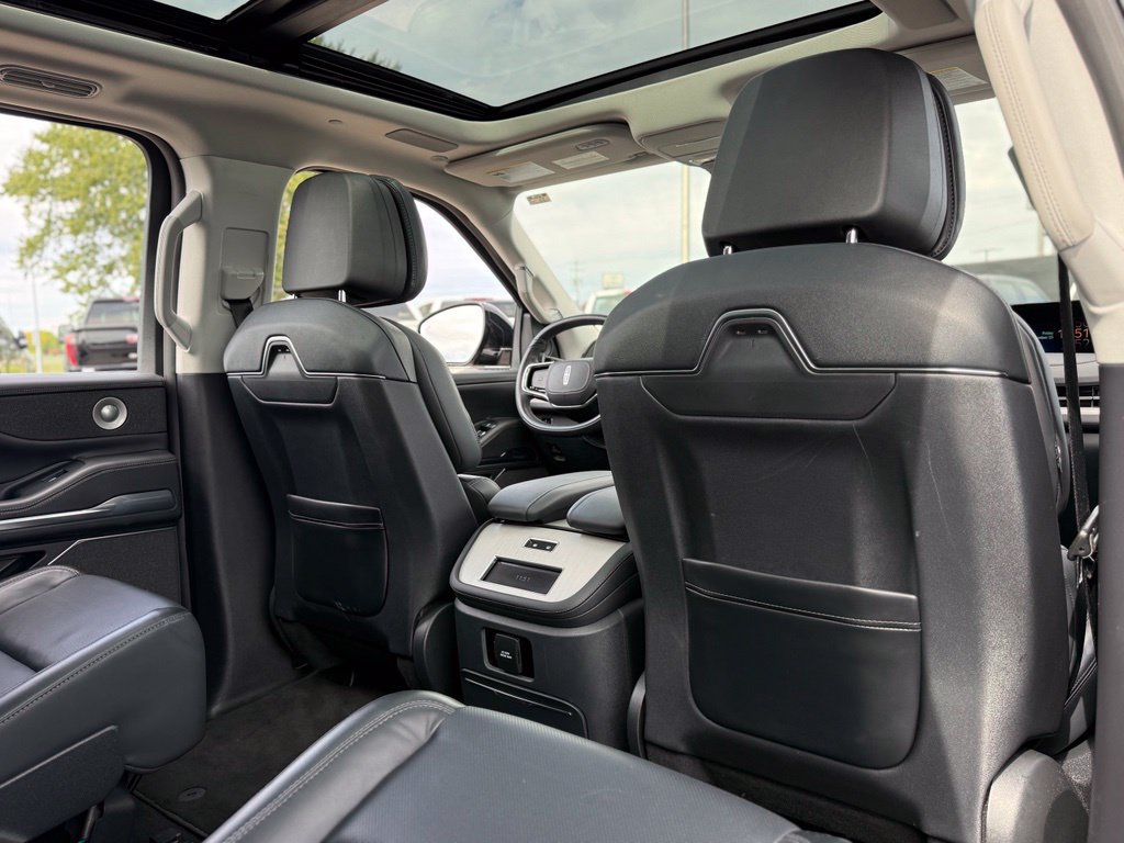 Used 2025 Lincoln Navigator L Reserve AWD/4WD image 17