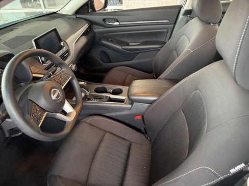 Used 2025 Nissan Altima 2.5 SV FWD image 15