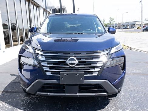 Used 2025 Nissan Rogue SV FWD image 3