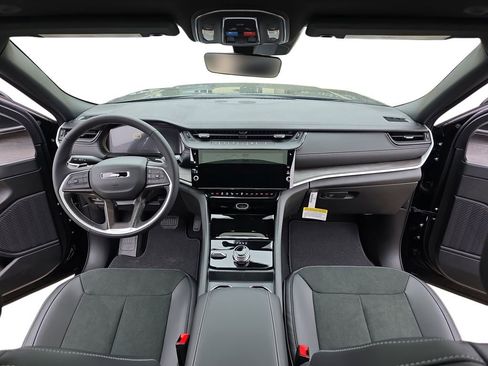 New 2026 Jeep Grand Cherokee Altitude AWD/4WD image 9