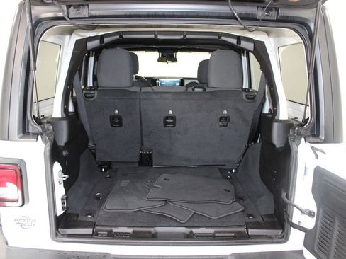 Used 2024 Jeep Wrangler Sport S image 16