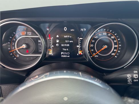 Used 2020 Jeep Wrangler Unlimited Sahara AWD/4WD image 15
