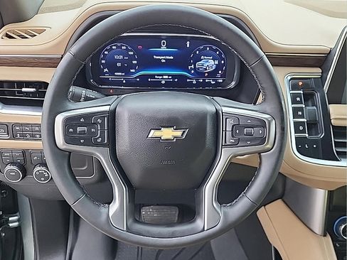 Used 2024 Chevrolet Tahoe Premier AWD/4WD image 16