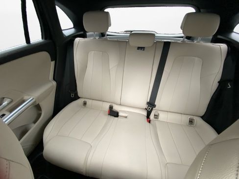 Used 2025 Mercedes-Benz GLA 250 4MATIC image 12