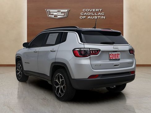 Used 2025 Jeep Compass Limited AWD/4WD image 3