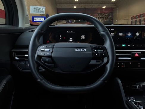 Used 2026 Kia Sportage LX FWD image 32