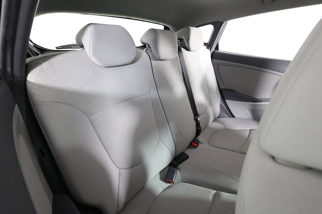 Used 2012 Hyundai Accent SE FWD image 20