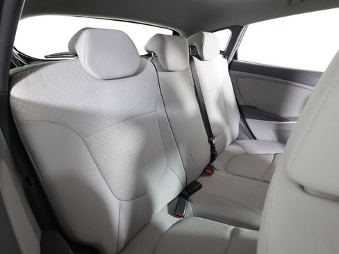 Used 2012 Hyundai Accent SE FWD image 20