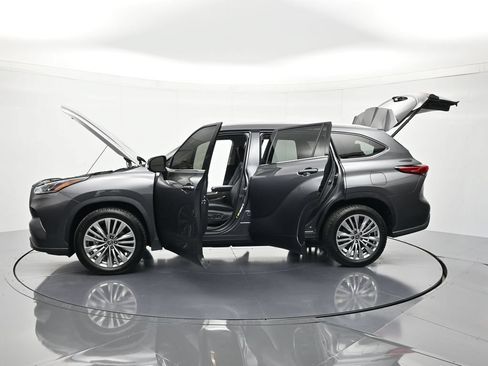 Used 2023 Toyota Highlander Platinum FWD image 48